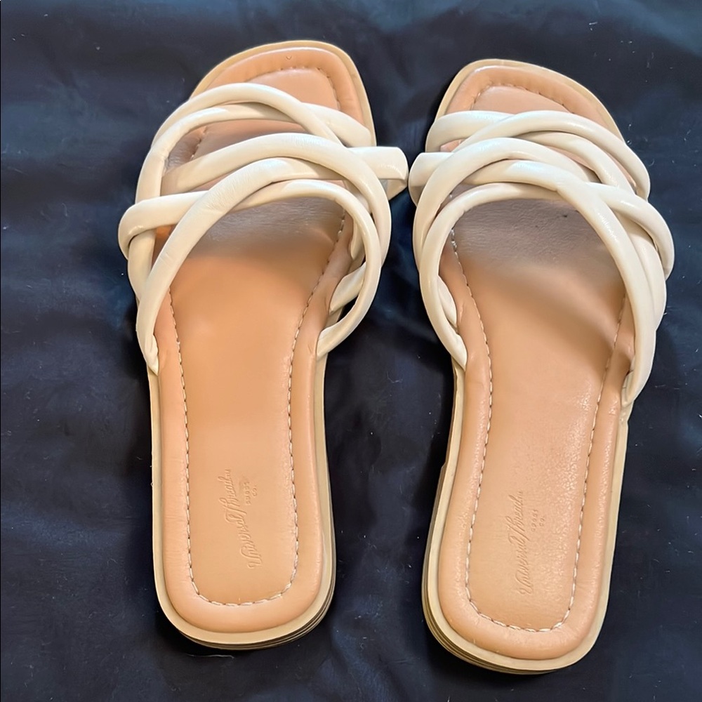 Universal Standard Cream Slide Sandals 7.5